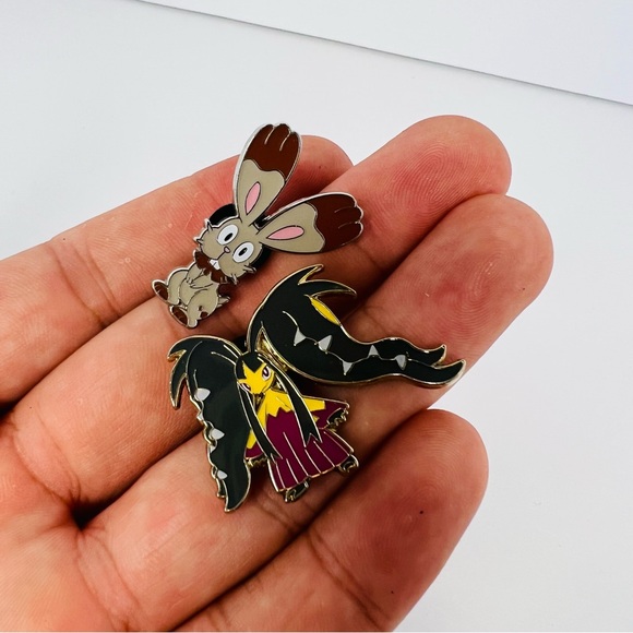 Pokémon Pins: Bunnelby and Mega Mawile - Picture 6 of 6